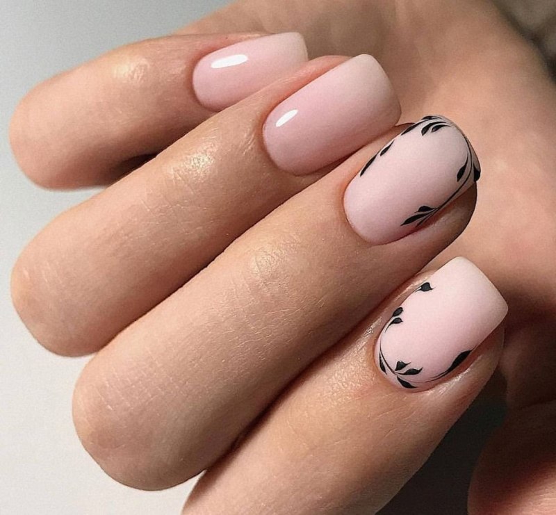 Маникюр нюд на короткие ногти 2021