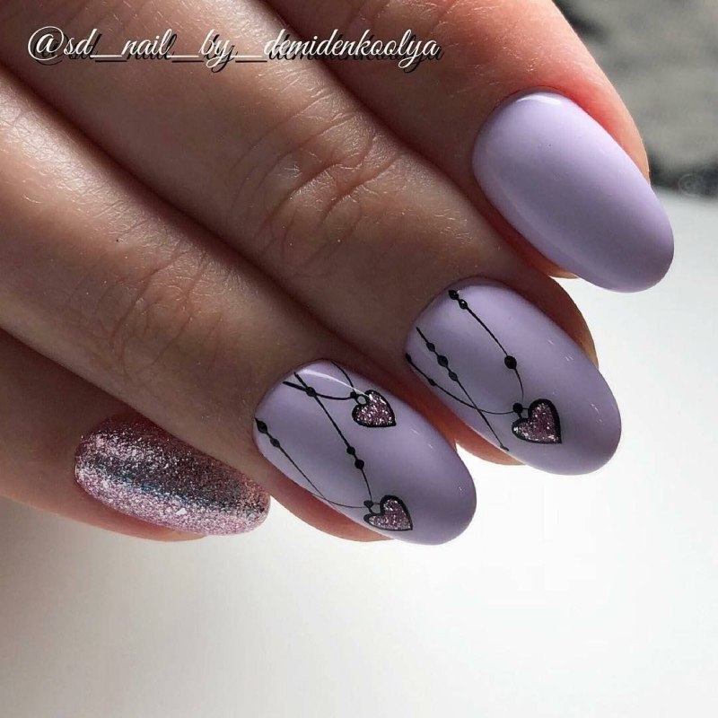 Бежевый маникюр с веточкой