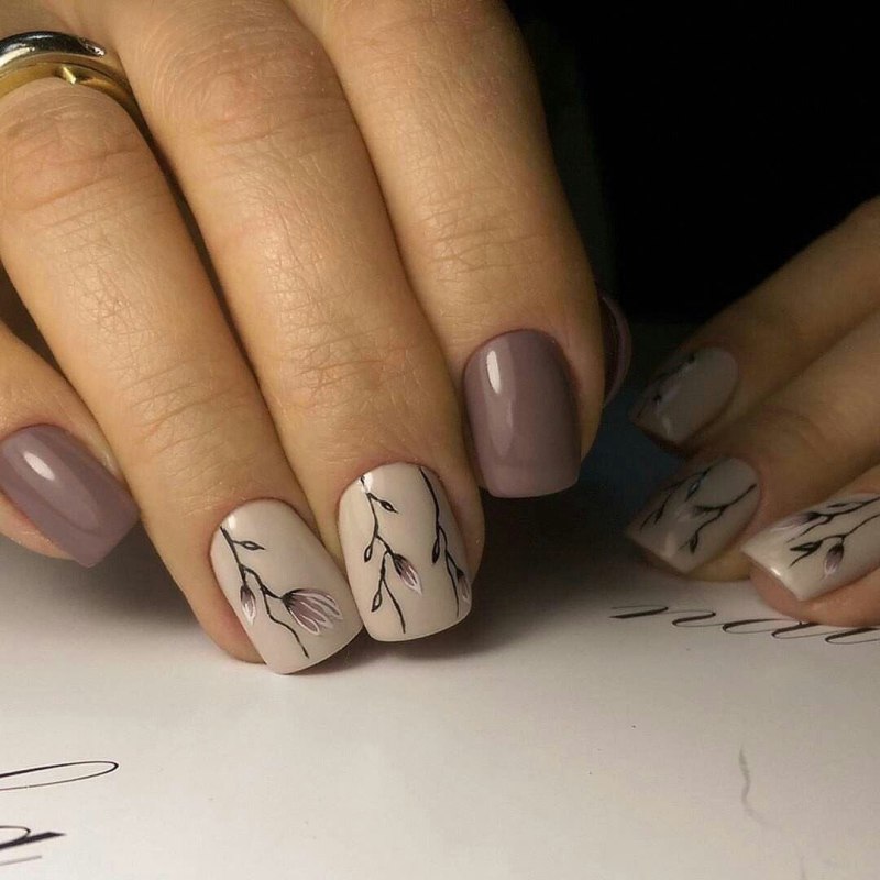 Маникюр с листочками