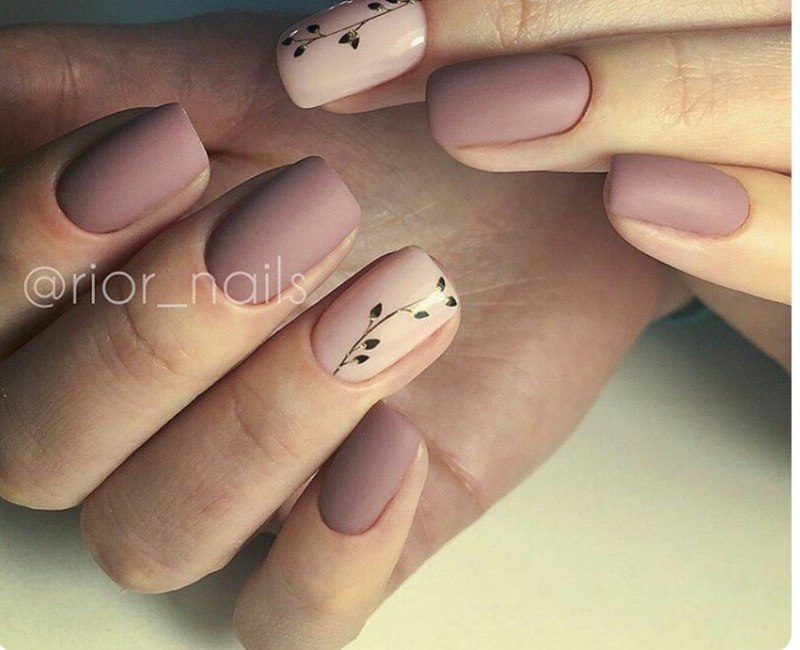 Нежный маникюр с капельками