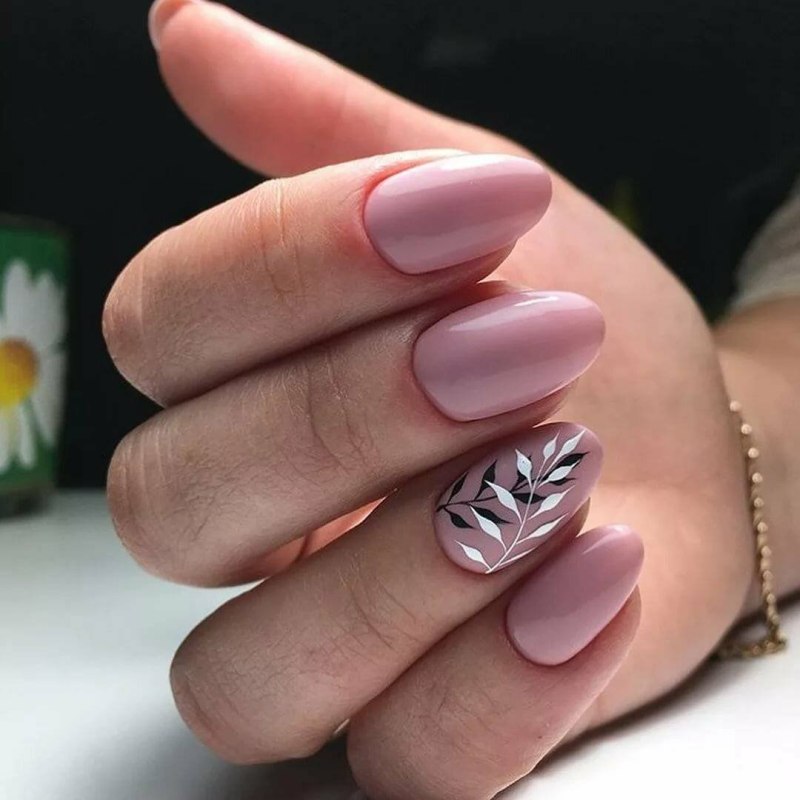 Маникюр с веточками и листочками