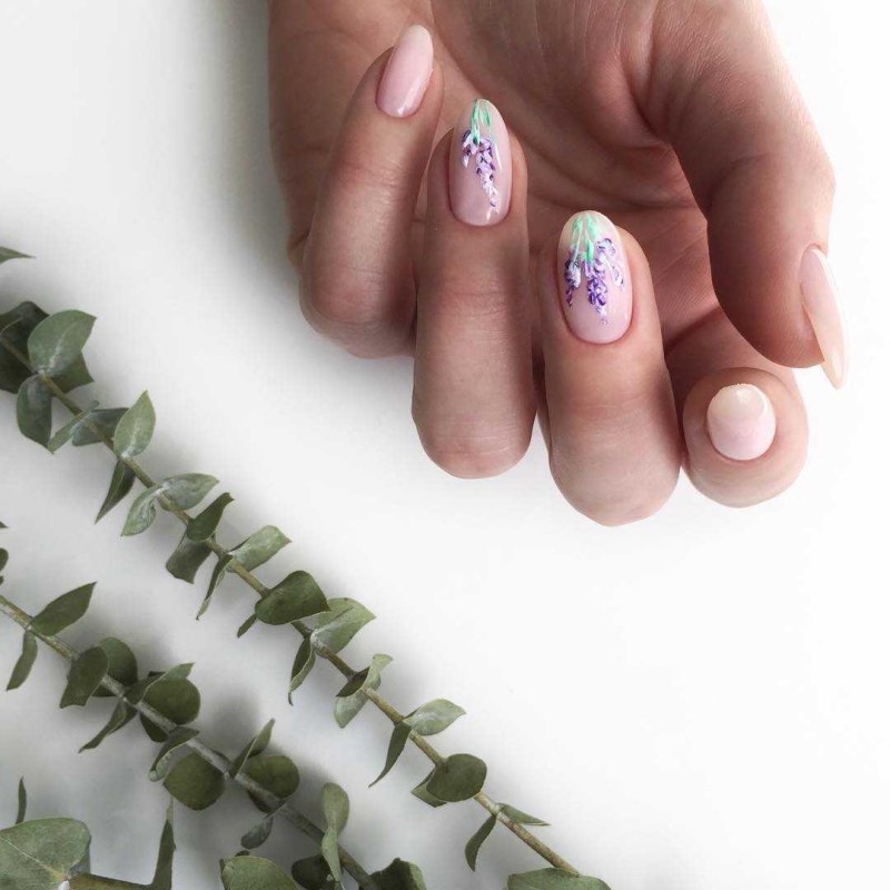 Веточки на ногтях