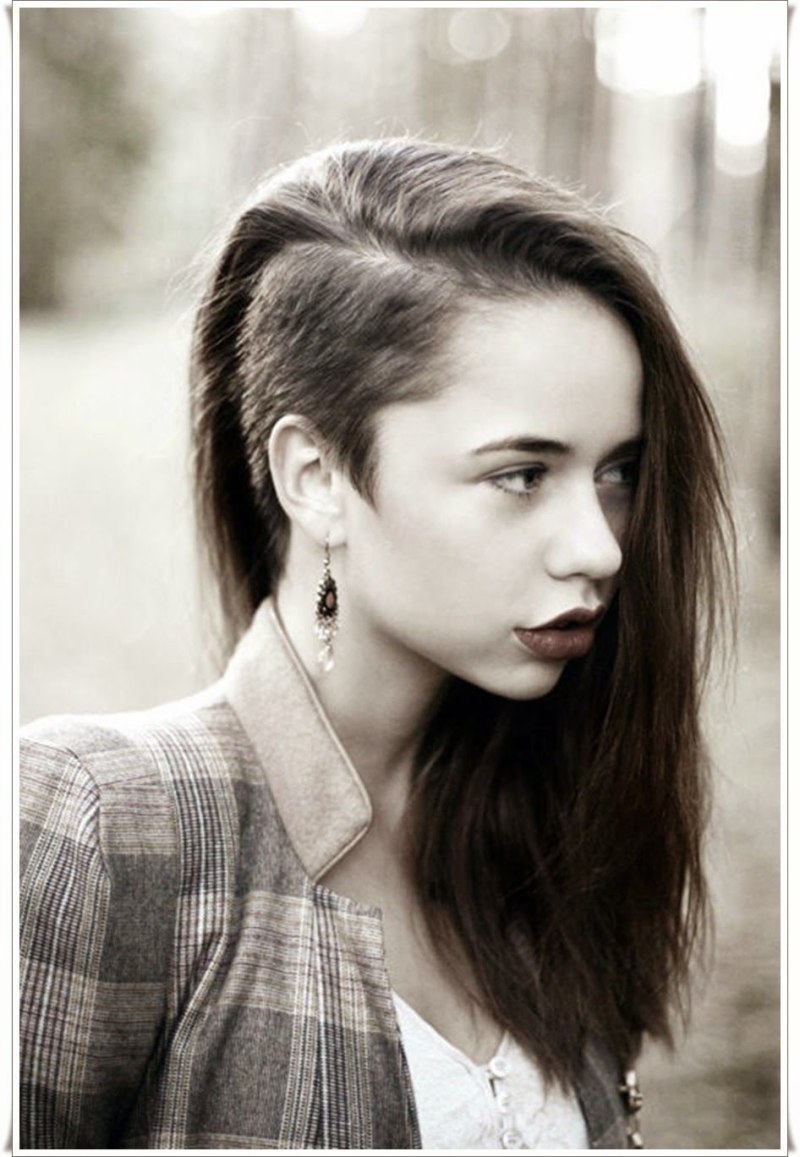 Девушки с выбритыми висками