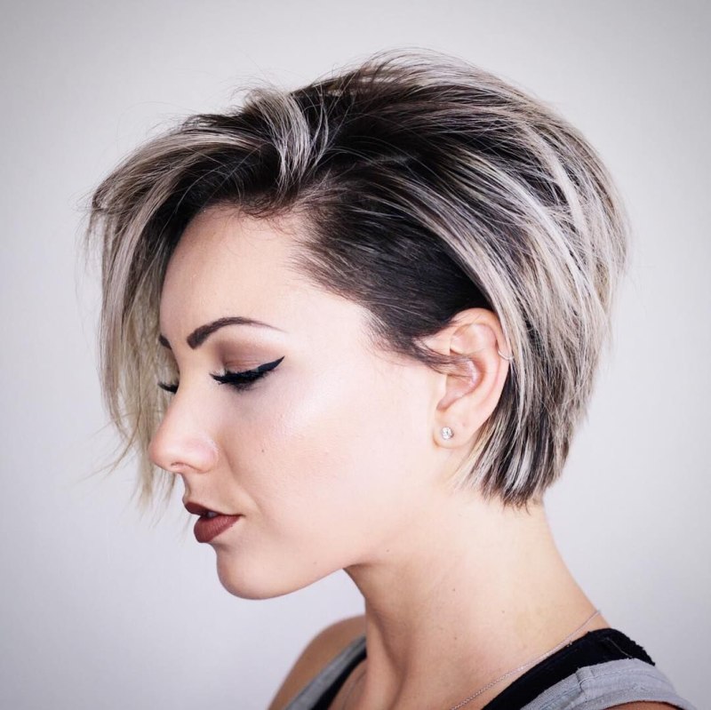 Стрижка Пикси андеркат с выбритым виском на средние волосы