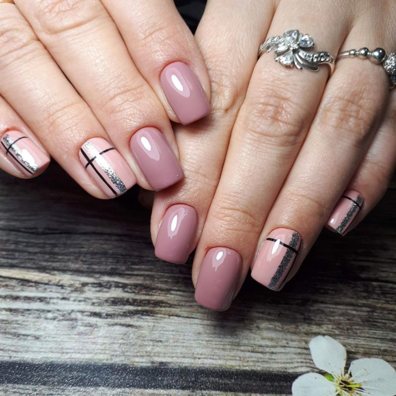 Маникюр светлый френч и втирка