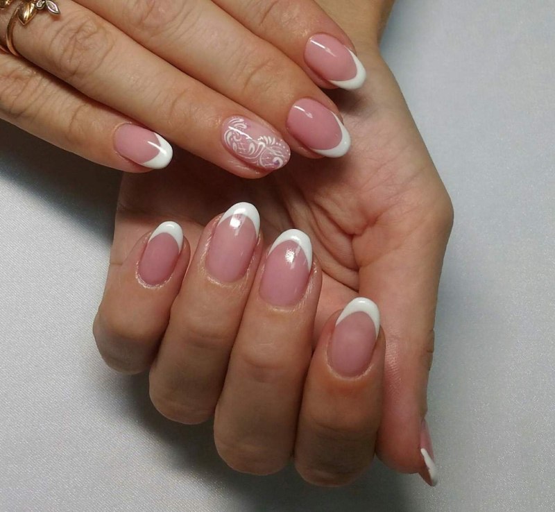 Модный французский маникюр