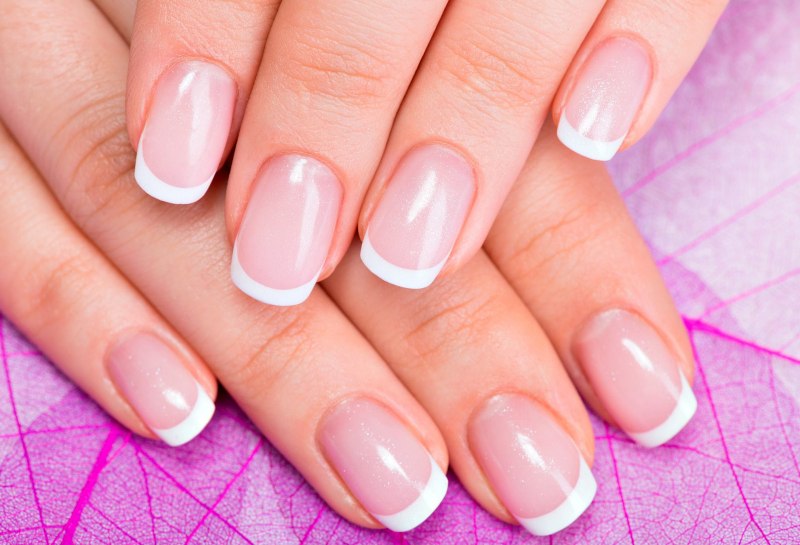 Френч на короткие ногти овальной