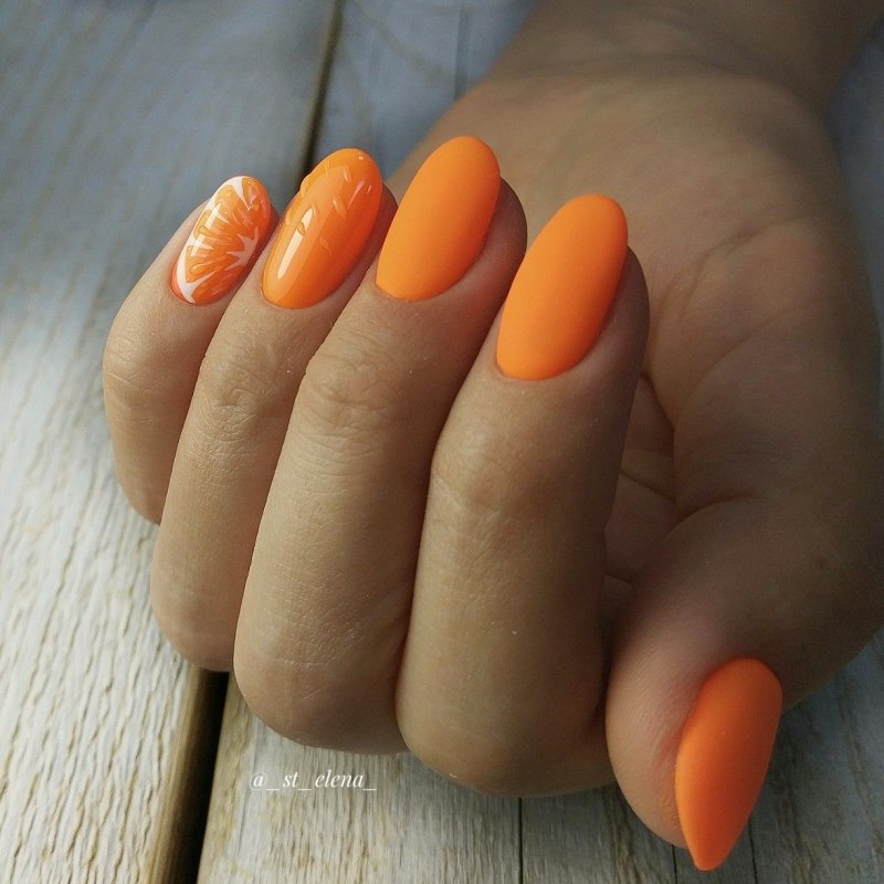 Летний маникюр апельсин