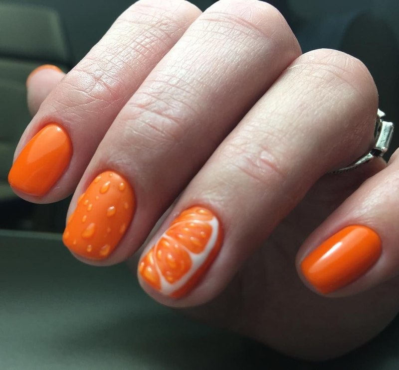 Летний маникюр апельсин