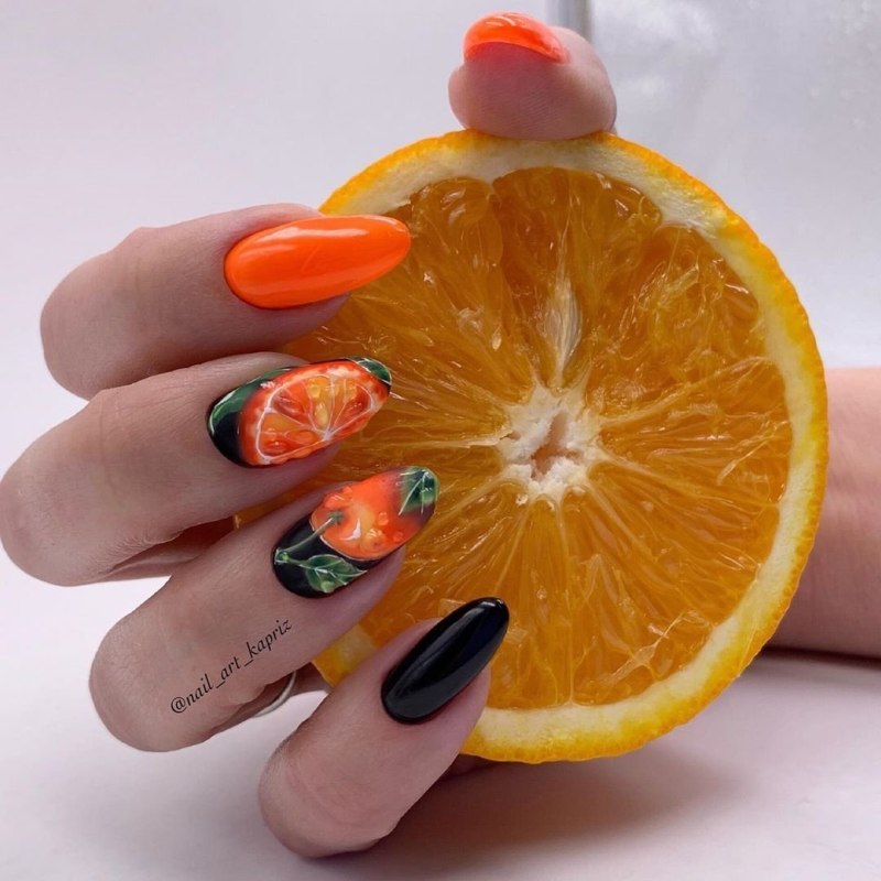 Фрукты на ногтях