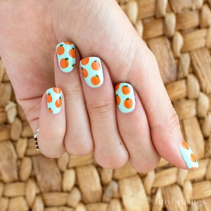 Апельсин на ногтях