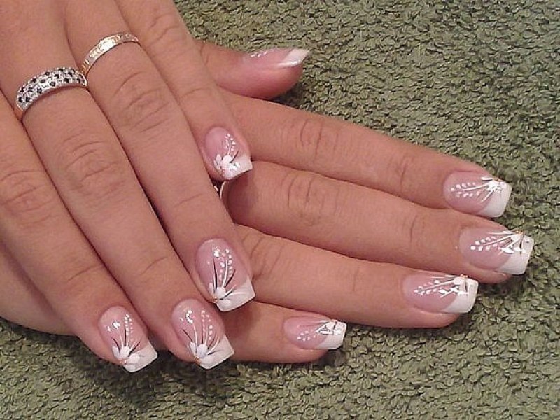 Красивый френч на ногтях