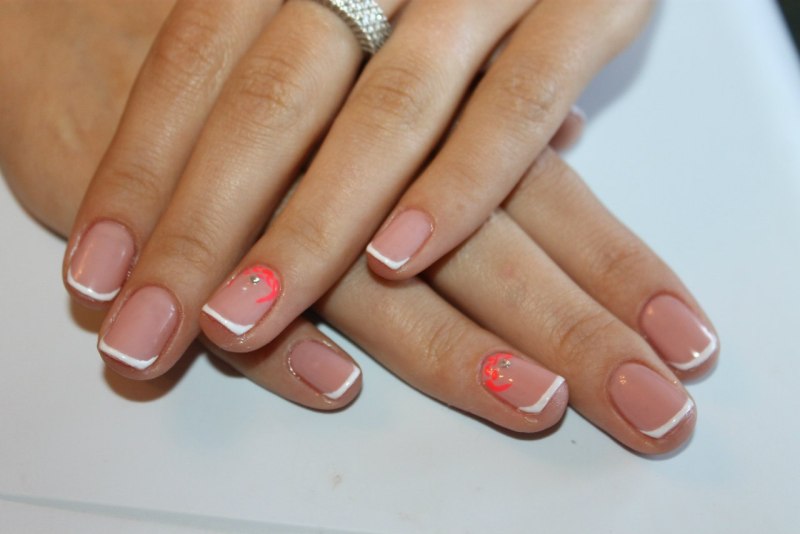 Френч на очень короткие ногти