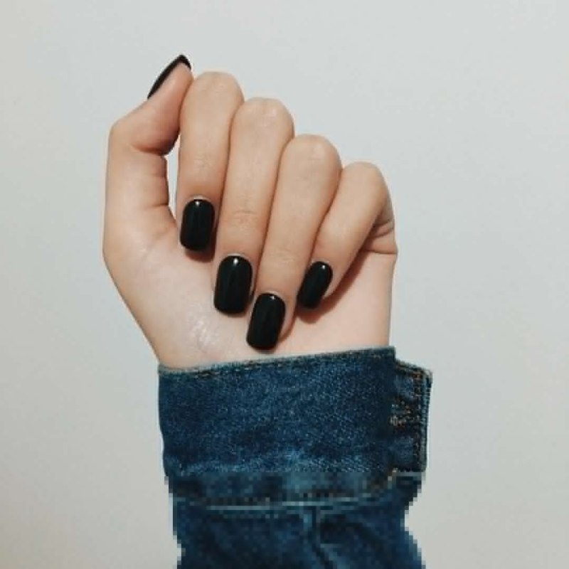 Черный глянцевый маникюр