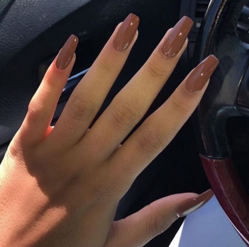 Маникюр с черным лаком