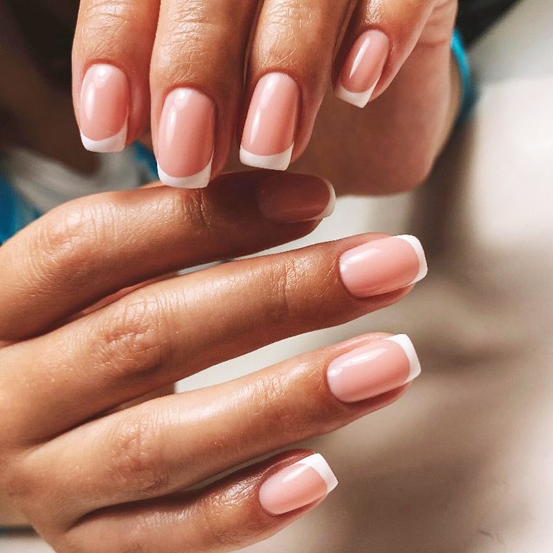 Маникюр однотонный френч