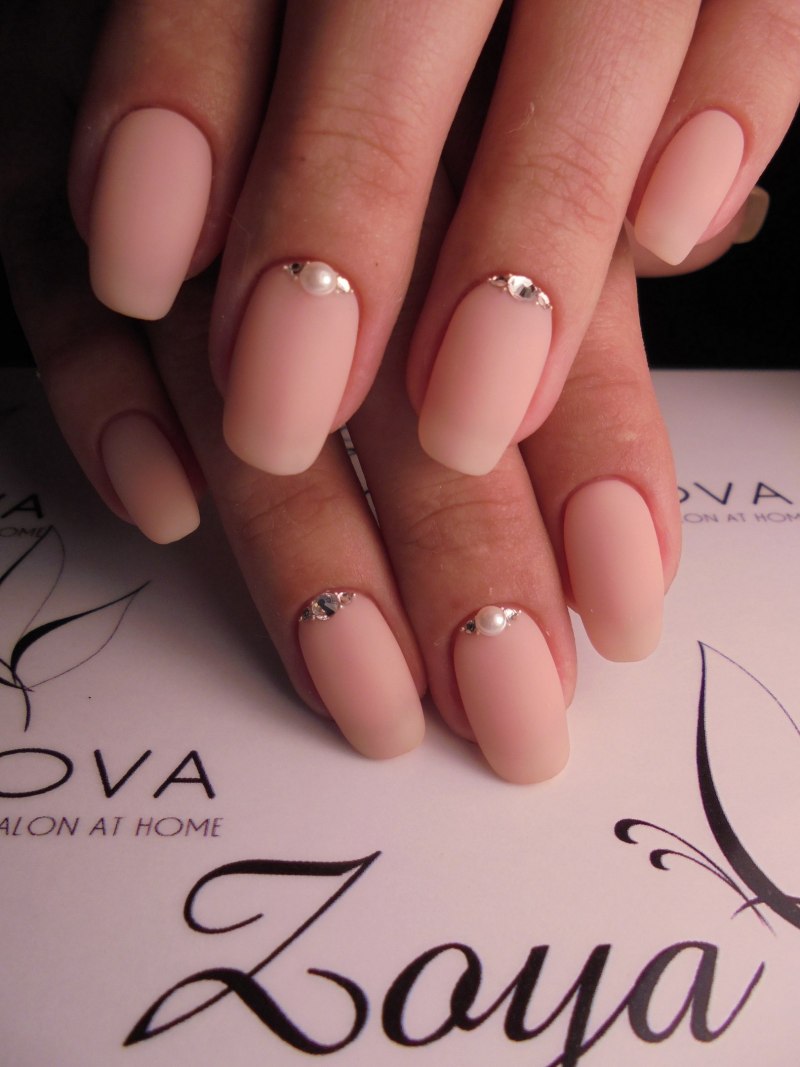 Однотонное покрытие ногтей