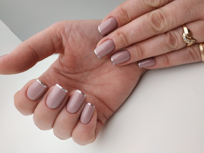 Однотонный маникюр