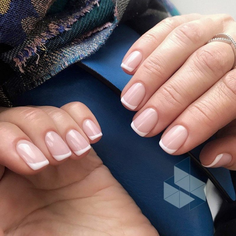 Маникюр с лунками