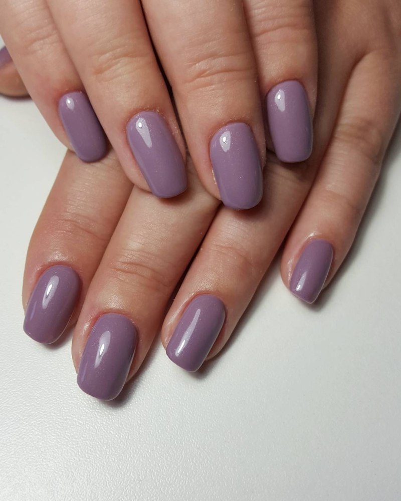 Нюдовый маникюр миндаль