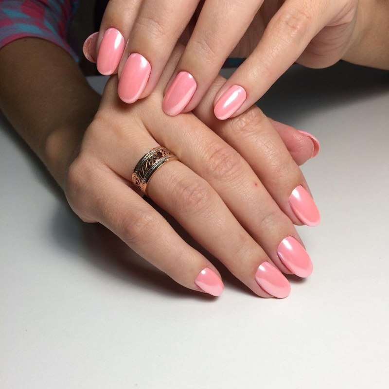 Красивый однотонный маникюр
