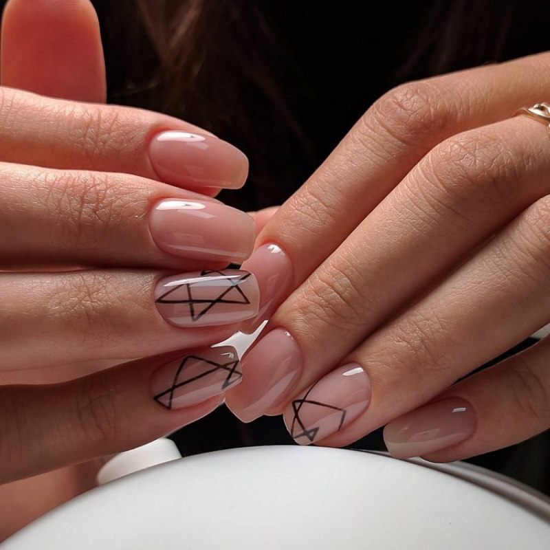 Геометрический маникюр