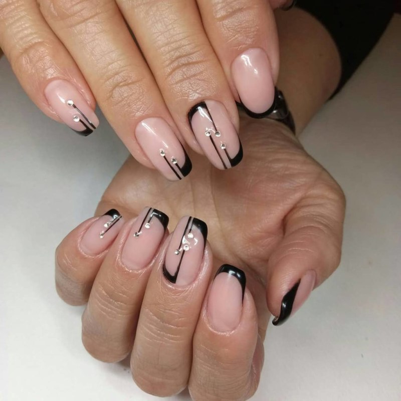 Маникюр френч геометрия