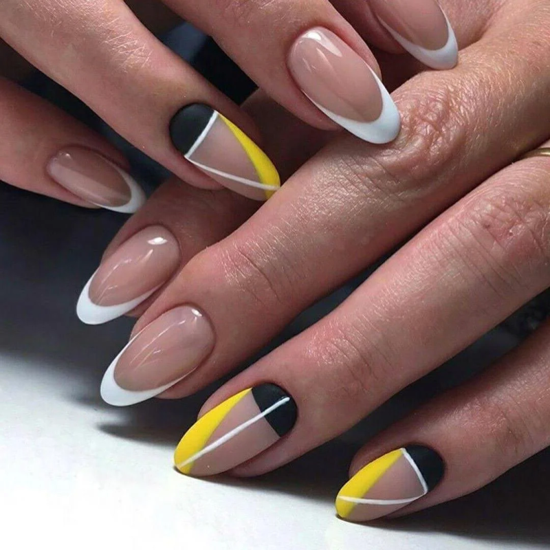 Маникюр с геометрическими фигурами