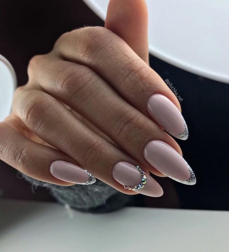 Manicure 2022 миндаль