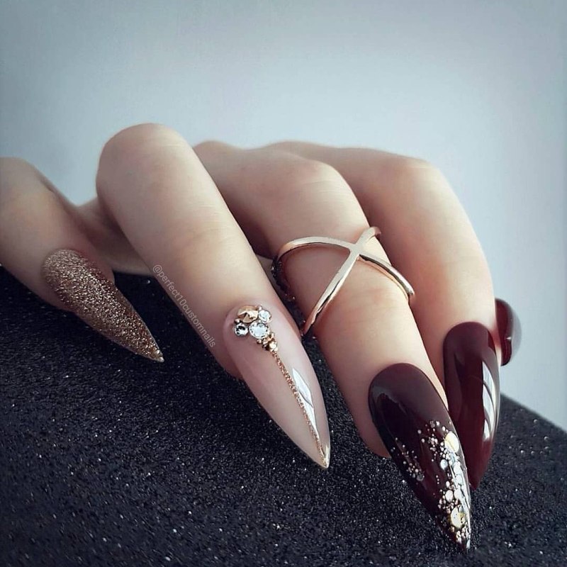 Нюдовый маникюр миндаль