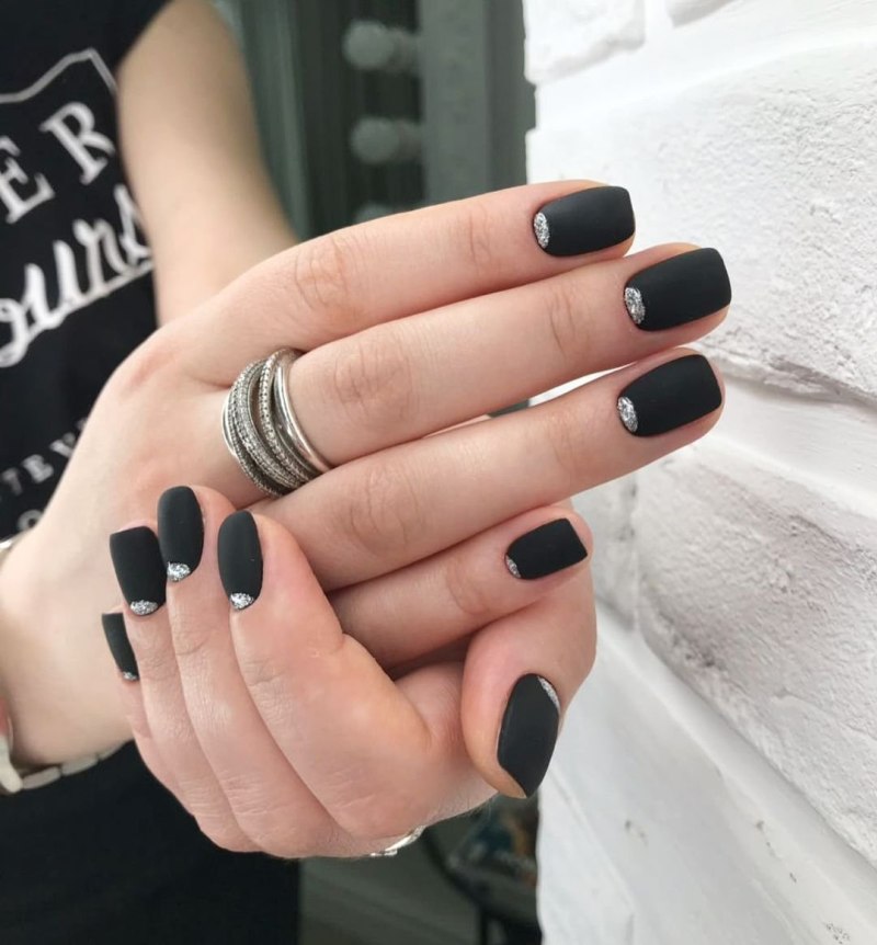 Нарощенные ногти черные