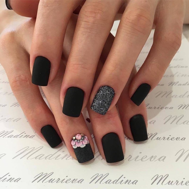 Квадратные ногти чеонее