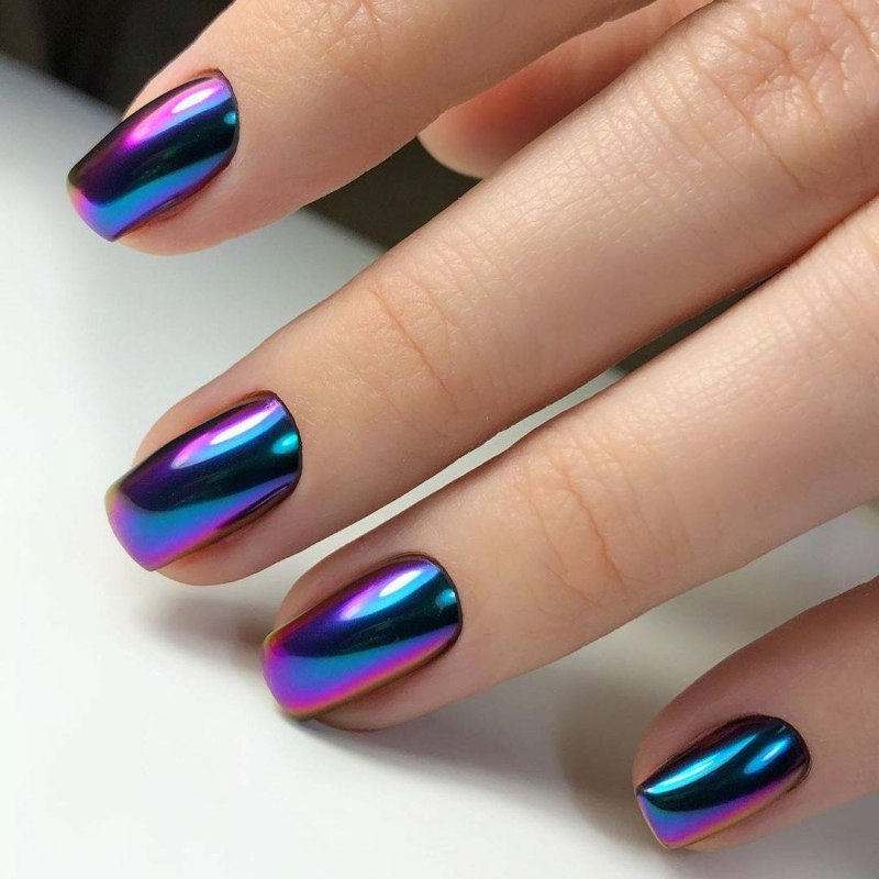 Яркий маникюр с втиркой