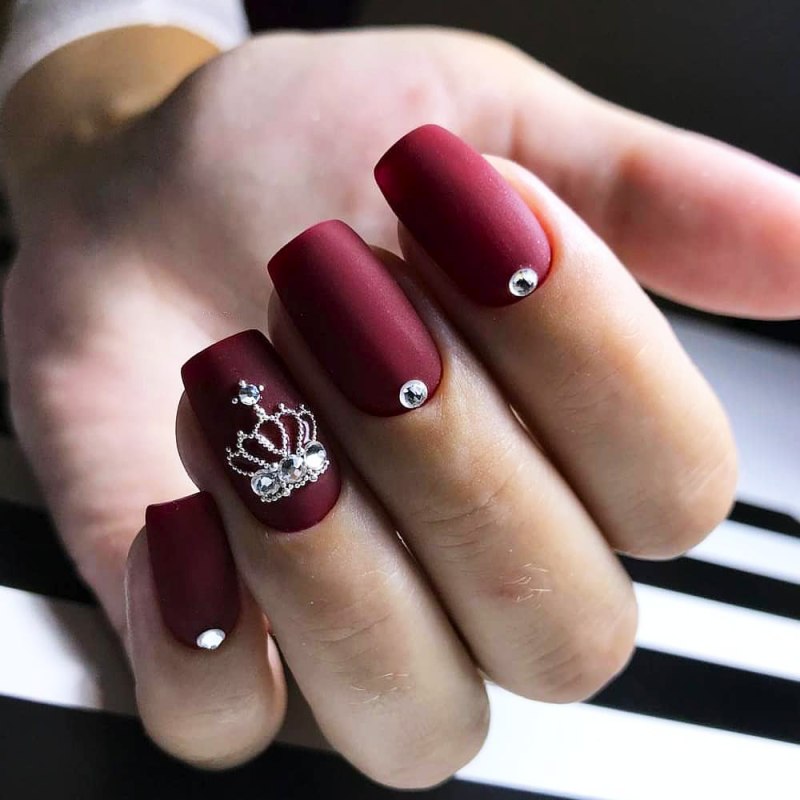 Маникюр синий с золотом