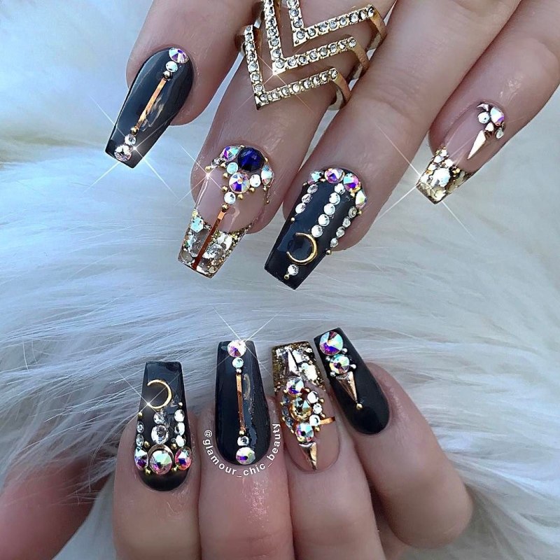 Зимний классический маникюр