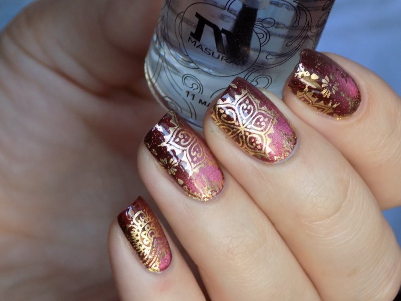 Королевский маникюр с золотом