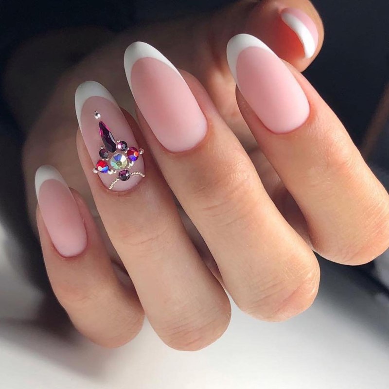 Ногти 2021-2022 маникюр со стразами