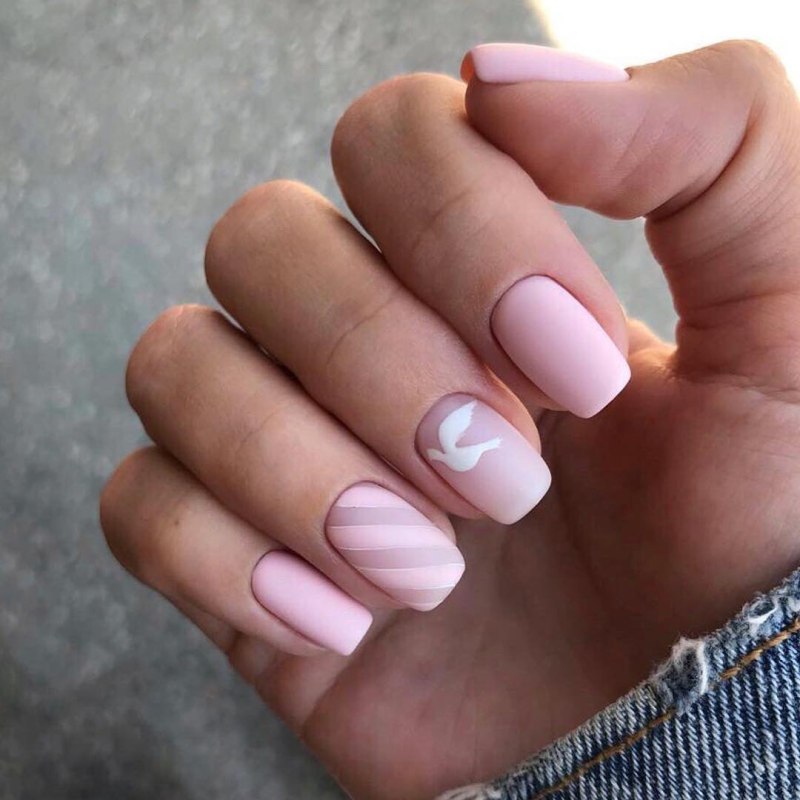 Белый молочный маникюр