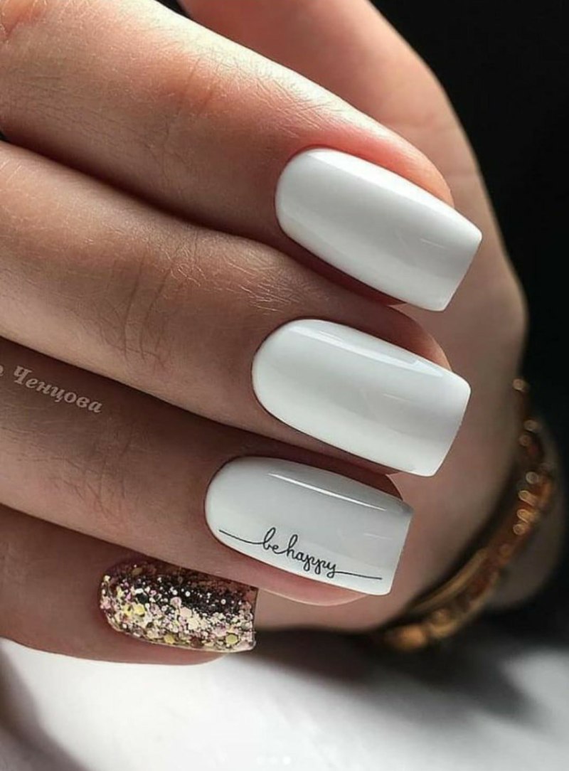 Маникюр в светлых тонах