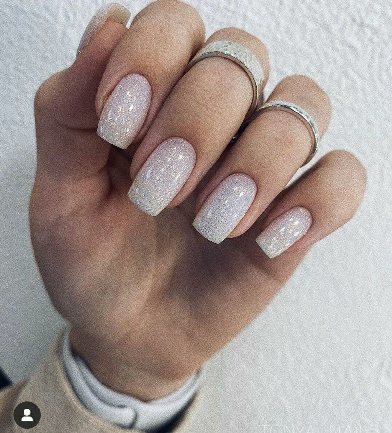 Маникюр в пастельных тонах