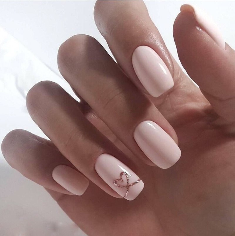 Бежевые ногти