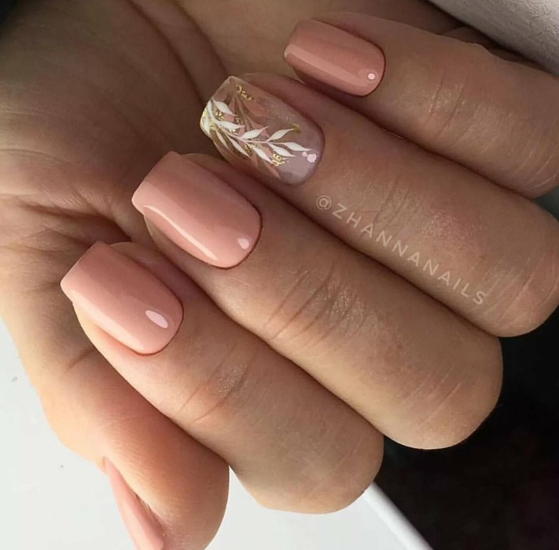 Молочные ногти маникюр