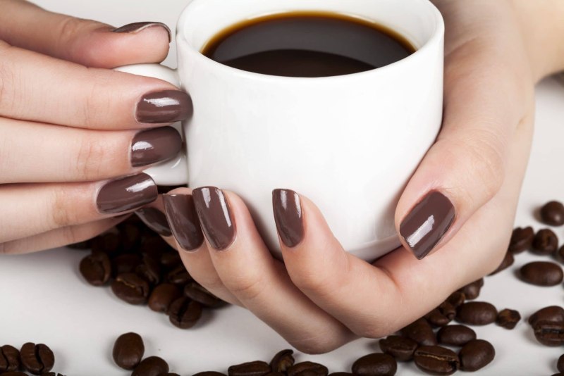 Маникюр с кружочками