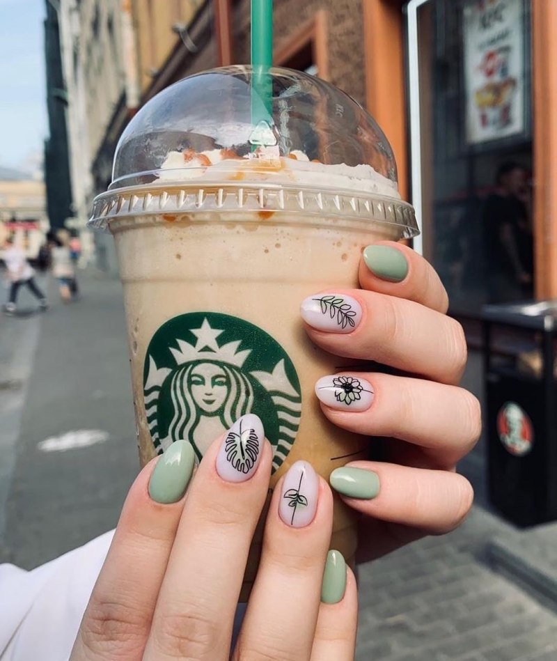 Маникюр с кружкой