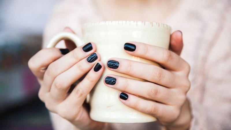 Маникюр с кружкой