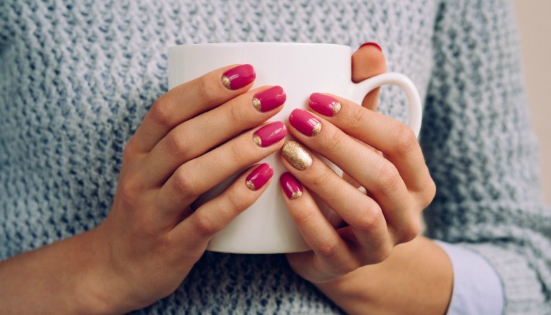 Маникюр на короткие ногти кофе