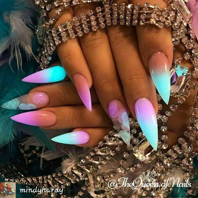 Яркие ногти миндальной формы