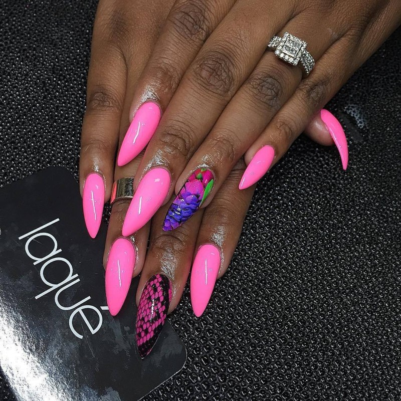 Летний маникюр на острые ногти