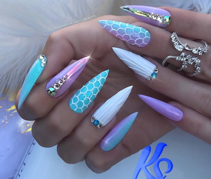 Ногти острые яркие