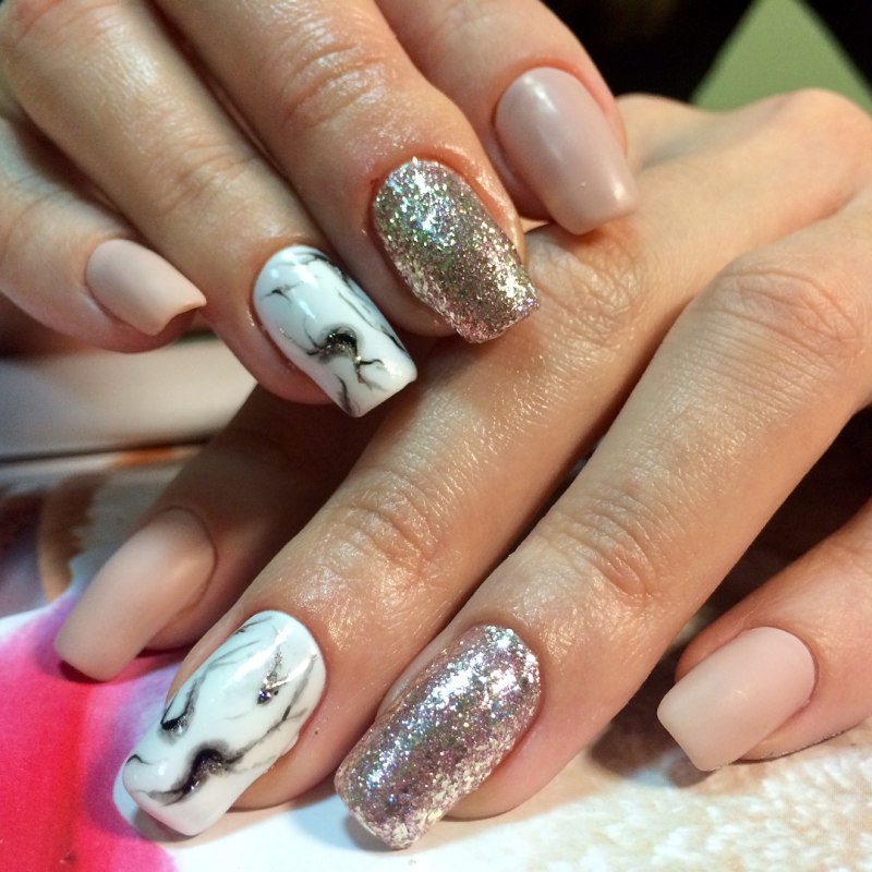 Мраморный маникюр гель